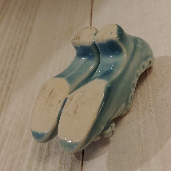 🎉2/$16 Miniature Hand Painted Vintage Shoes - Picture 4 of 7